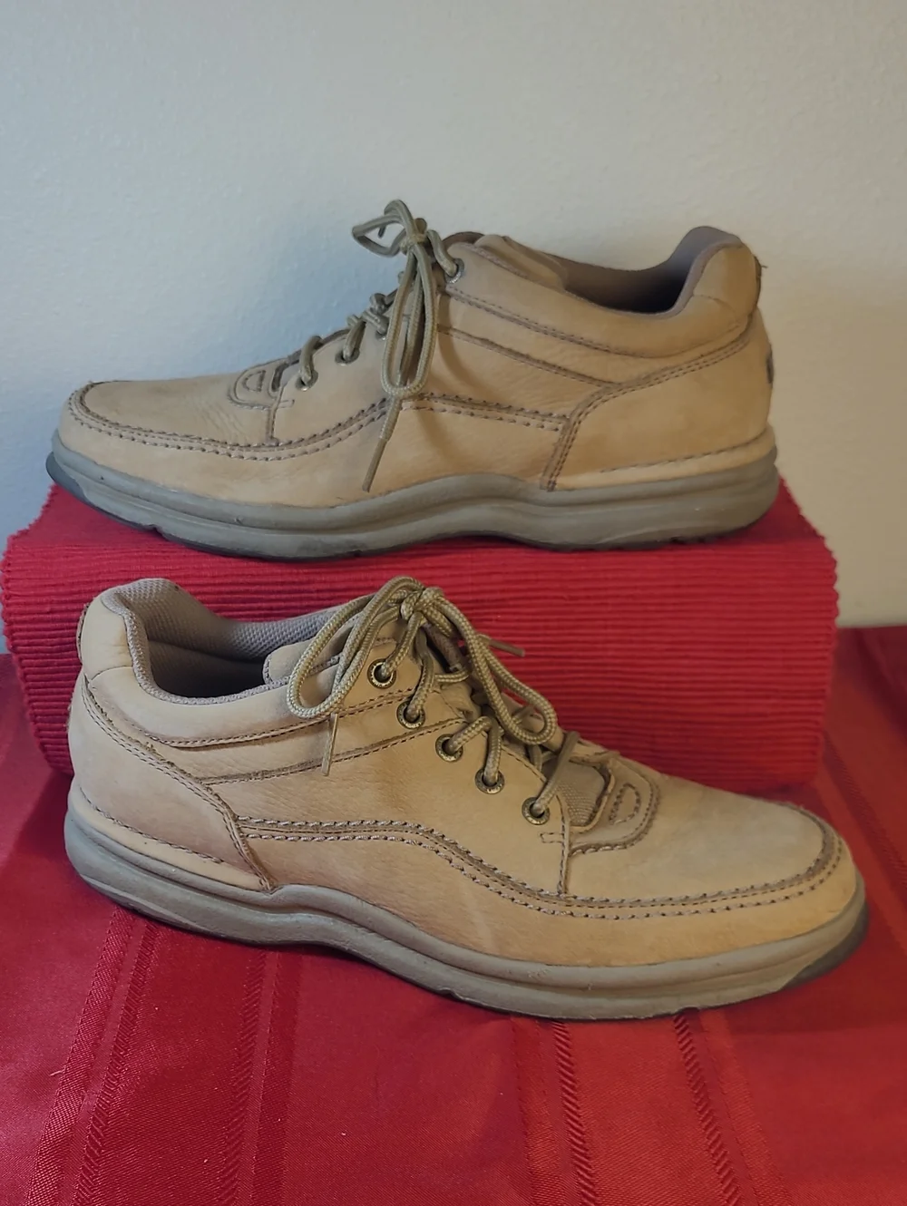Rockport World Tour Classic Men's Size 10 Sand Tan Nubuck Leather Oxford Sneaker